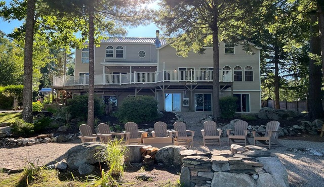 THE LIGHTSHIP ON MOOSE POND & PLEASANT MOUNTAIN - Sleeps 30!