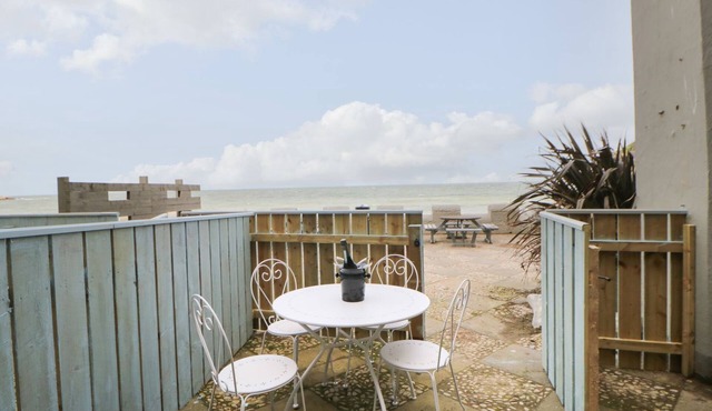 THE LOOK OUT, pet friendly, country holiday cottage in South Shields