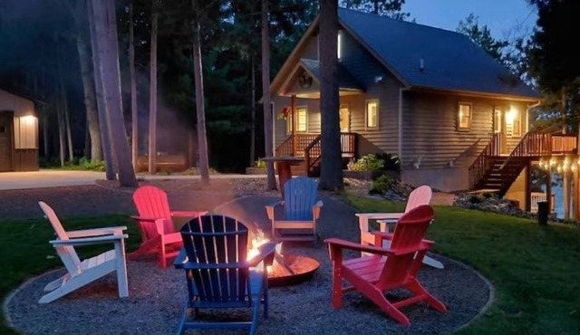 The Loon's Nest Cabin on Serene Lily Lake in Danbury