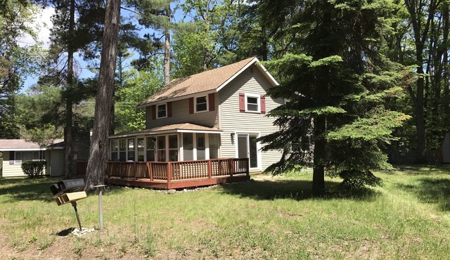 The Nest - - 200 ft to East Twin Lake + Walk to Town