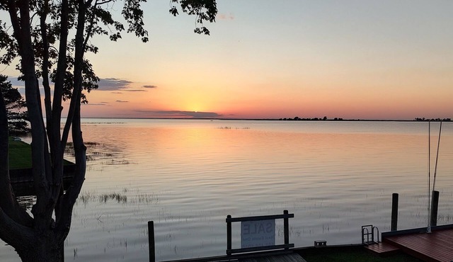 The Nest – Harsens Island Waterfront Retreat w/boat parking & Sunset Views