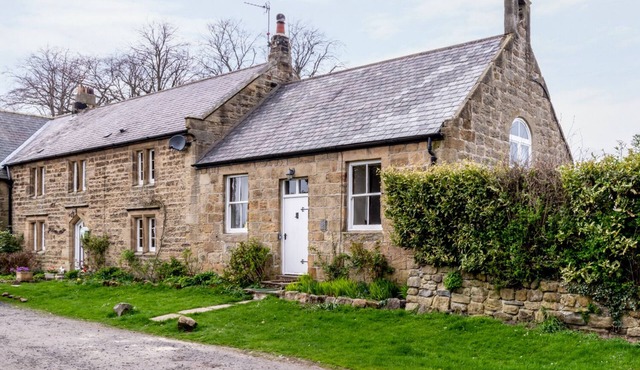 THE OLD SCHOOL ROOM, pet friendly, with a garden in Longhorsley