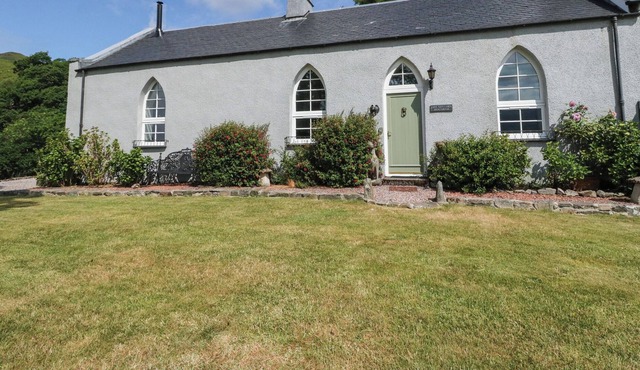 THE OLD SCHOOLHOUSE, family friendly, with open fire in Mallaig