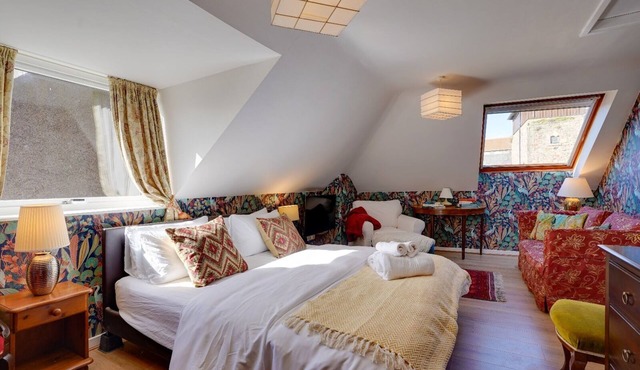 The Old Smokehouse: Central, Bohemian Room