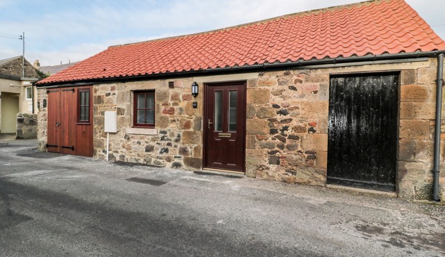 THE OLD STABLES, pet friendly in Belford