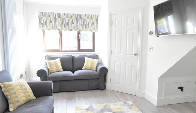 The Osprey - Comfortable 3-Bedroom Stay for Business or Leisure