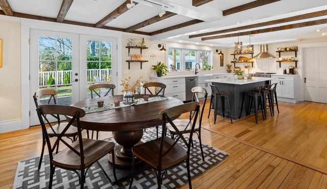 The Parson's House w/7 bedrooms
