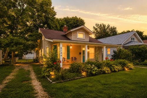 The Primrose Cottage Pet Friendly Private Yard