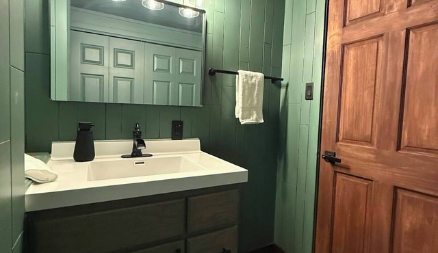 The Remington House - Pet friendly, hot tub, and on ATV trails