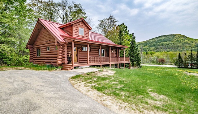 The Right Stuff Rental - Custom log home nestled in the trees! Minutes to Sunday River!
