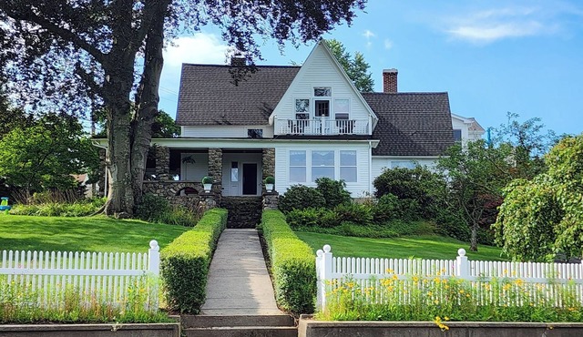 The River House - Collinsville - A Historic Beauty!
