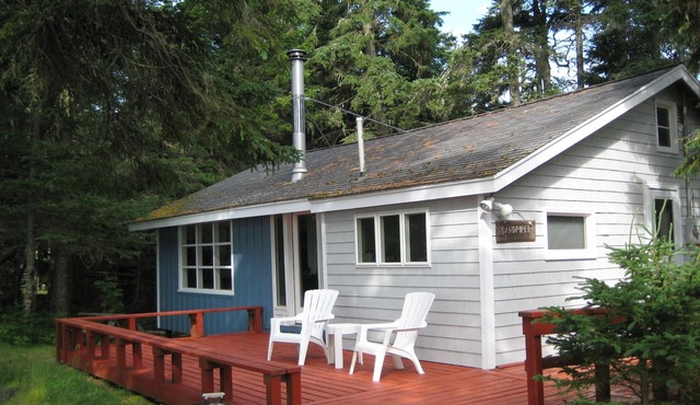 The Sandpiper: A Cozy Beachfront Cottage with Spectacular Ocean Views
