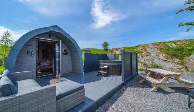 The Shearing Shed - Modern Glamping Pod for two, with underfloor heating
