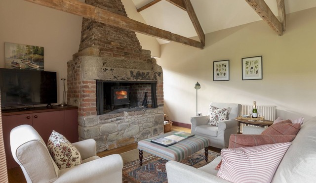 THE SMITHY, Crookham - Romantic holiday cottage for two guests and two dogs