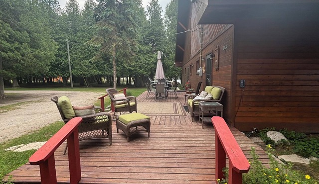 The Sniderhaus with beautiful sunsets and trails nearby. A large dock.