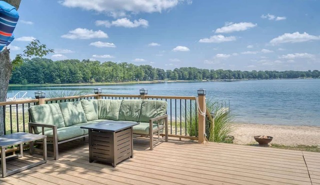 The Still Shore W/Hot tub!