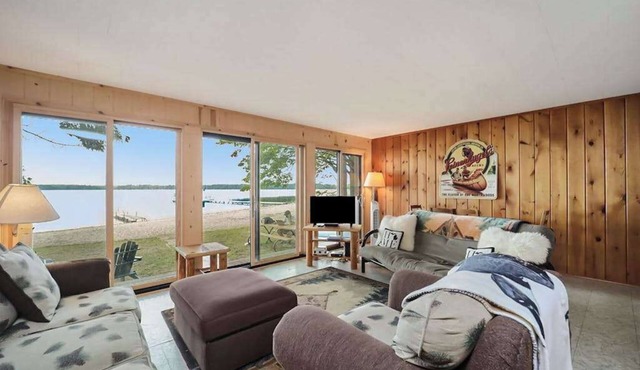 The Summer Cabin | Lakefront house in Interlochen with private beach access