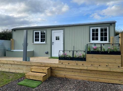 The Swift, Shepherds Hut at Bee Happy Breaks Scotland