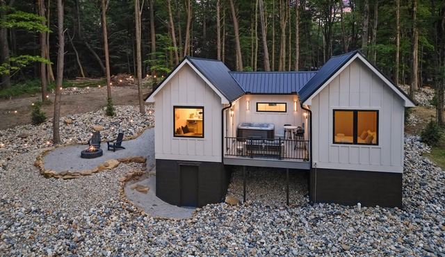 The U Haus | Hocking Hills, Modern & New, Hot Tub