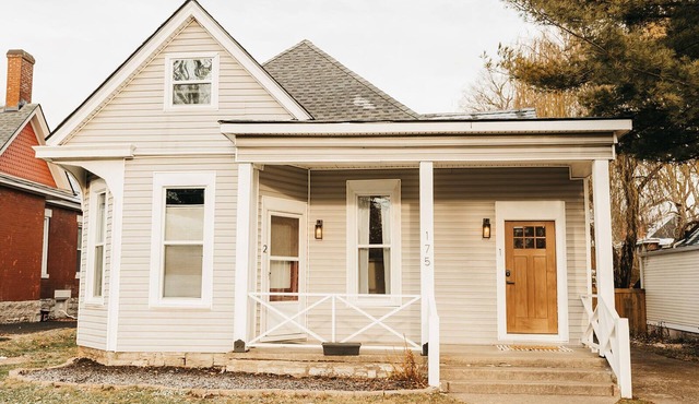 The Walton House #1, A beautifully furnished cottage in the heart of Lexington