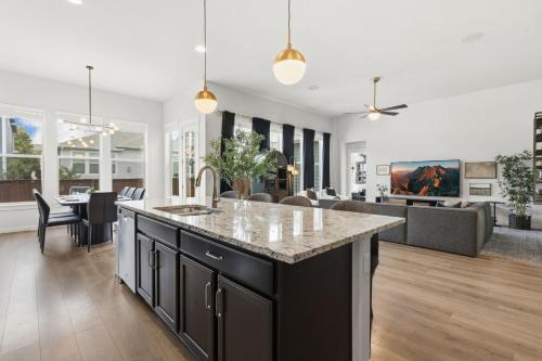 The Wandering Key Gather and Unwind, Sleeps 14