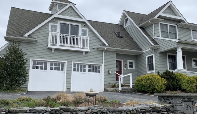 The Waves Carriage House Apartment