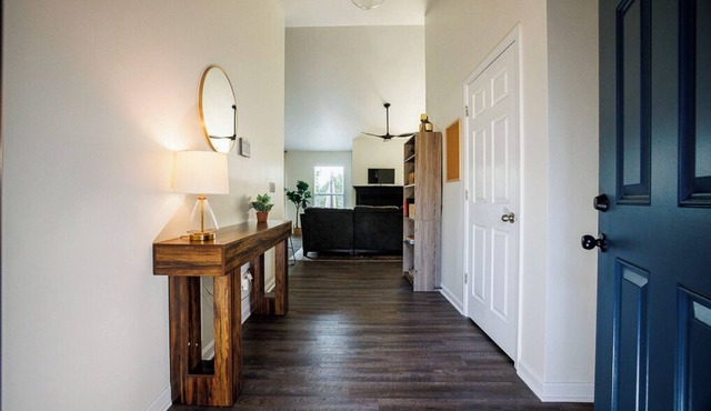 The Whiskey Hollow. 4BR, 2BA Louisville Retreat Designed for Extended Stays