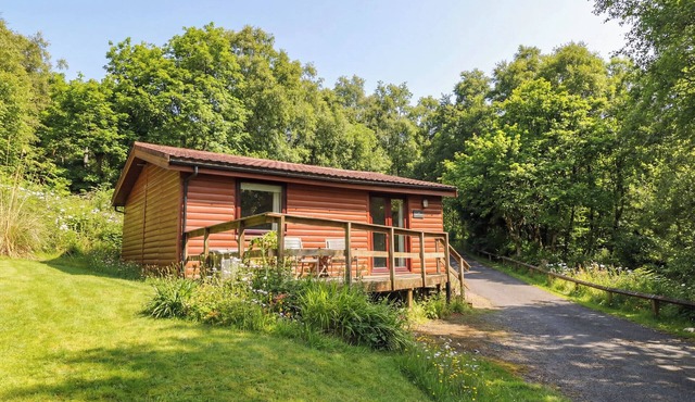 THISTLE LODGE, family friendly, with a garden in Colintraive