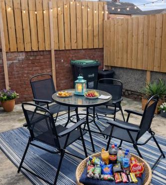Three-Bedroom House Perfect for Contractors and Small Groups, sleeps 5 people in Durham
