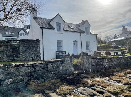 Tidal Cottage On The Shore Isle of Skye
