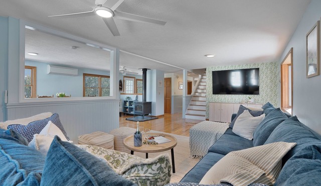 "Tide Vibes" at Ferry Beach - a 4 Bed/3 Bath Spacious Retreat for 13!