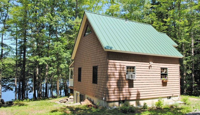 Tobinest - A loved family cottage with beautiful views of Damariscotta Lake