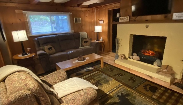 Toma trail cozy cabin , fish, hunt , ride or relax