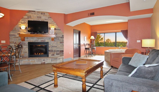 Top-Floor Condo Overlooking the River – Pet Friendly!