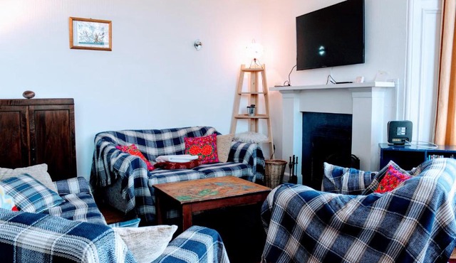 Traditional Apartment oer the Meadows