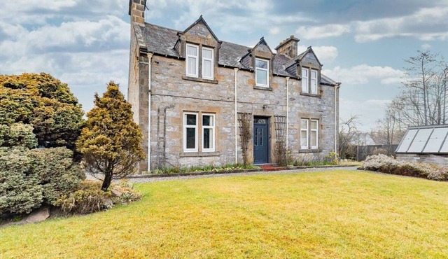 Traditional Scottish family home comprising 4 large bedrooms