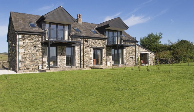 Traditional & spacious 2 bedroom cottage on the edge of the Lake District