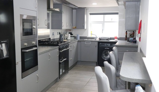 Tranent Bridge House - 6 Bedroom Retreat