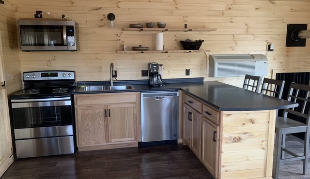 Tranquil creek view cabin