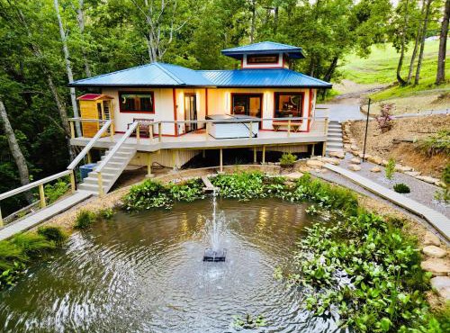 Tranquil Hideaway - Romantic Spa Retreat with Hot Tub and Sauna