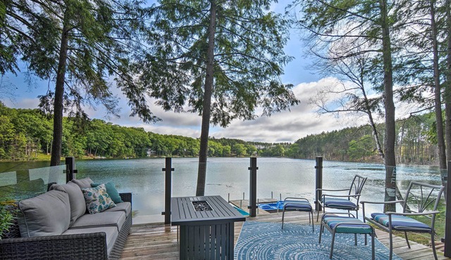 Tranquil Lake Cottage Near Golf w/ Views & Hot Tub