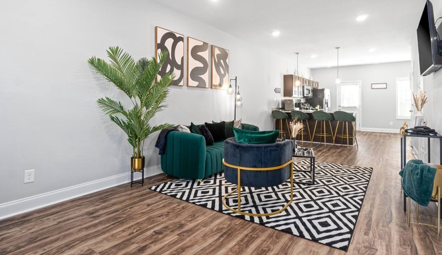 Tranquil&TrendyEmeraldGreen townhome W/King bed
