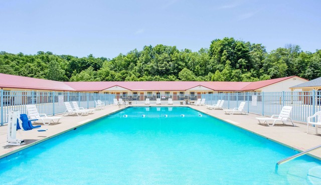 Travelodge by Wyndham Parkersburg