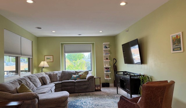 Traverse City, West side of downtown, Sleeps 6, Slabtown area