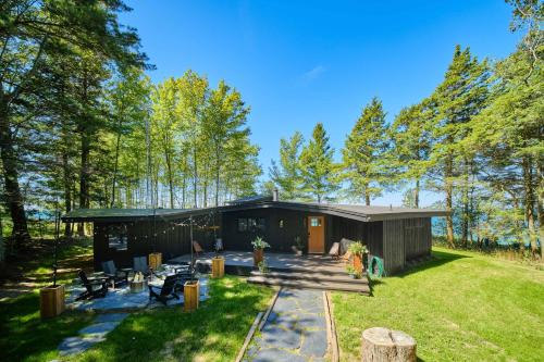 TreeTops of Lake Michigan Beach Front and Spa Family Home