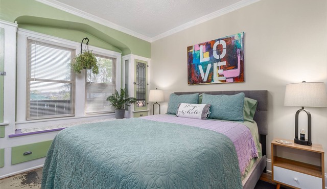 Tremont - Bright 2BR apt-Pet Friendly, Conv. to Stadiums, Clinic, Museums & More