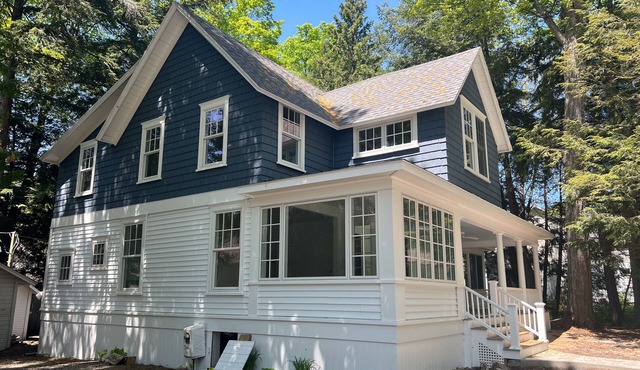 Trillium Walk Cottage - Stunning & Newly Renovated. Available this summer!