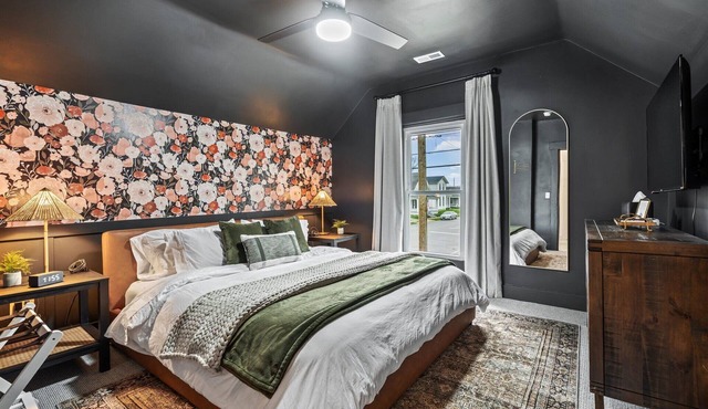 Troy House Upstairs Level | Cozy and Chic