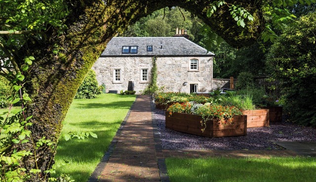 Truly exceptional wellness retreat with hot tub and private garden.