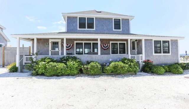Truro Beachfront House For a Group!